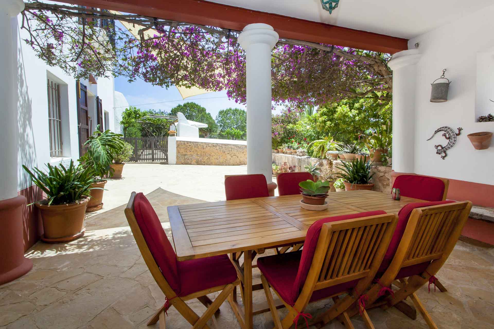 Outside living room with a roof in a rental house in Ibiza